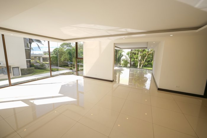 Apartamento de 3 Habitaciones en Bello Horizonte de Escazú in Escazú, San José — $380,000 - Photo 2 of 22