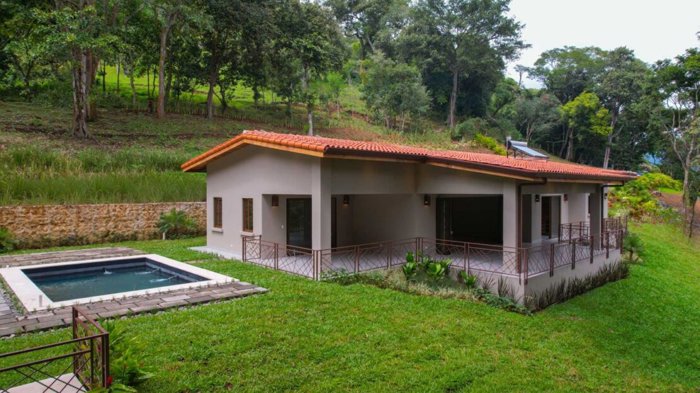 En construcción: pronto será una casa muy bien terminada in Atenas, Alajuela — $845,000 - Photo 3 of 20