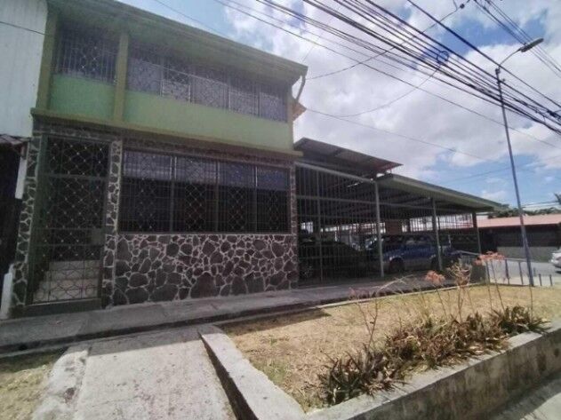 Venta de Casa Esquinera en Hatillo-San José.  en Hatillo, San José — ₡ 65 000 000