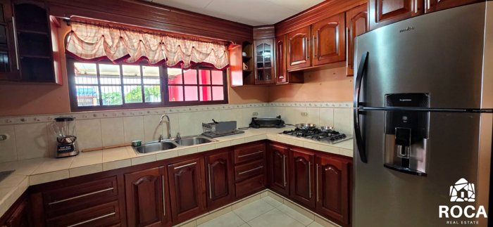 Linda Casa con 4 habitaciones en Pérez Zeledon en Daniel Flores, Pérez Zeledón, San José — $192,000 - Foto 2 de 10