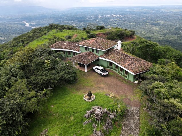Residencia de Ensueño con Vista al Mar en Vista Mar in Orotina, Alajuela — $600,000 - Photo 2 of 40
