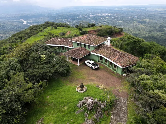 Residencia de Ensueño con Vista al Mar en Vista Mar en Orotina, Alajuela — $600,000 - Foto 2 de 40
