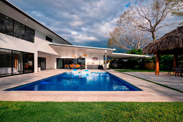 Modern Home With Pool with View In Atenas en Atenas, Alajuela — $695,000