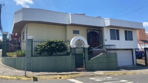 Se vende espaciosa casa con terraza en Mercedes San José 25-923 in San Pedro, Montes De Oca, San José — $246,000