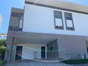 Venta de Estupenda Casa en Santa Ana / Mls. 25-511 OFC JB in Pozos, Santa Ana, San José — $475,000