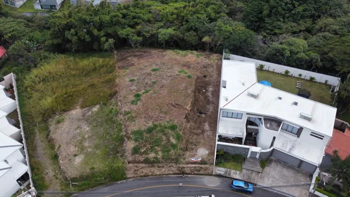 Venta de lote residencial de 1.371 m² con vistas en Guachipelín de Escazú #27-625 GS en Escazú, San José — $343,000