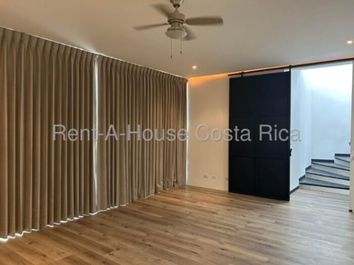 Venta de Apartamento Tipo Loft de 3 Niveles en San Rafael de Escazú. RAH 26-763 PRECIO REBAJADO en San Rafael, Escazú, San José — $229,000
