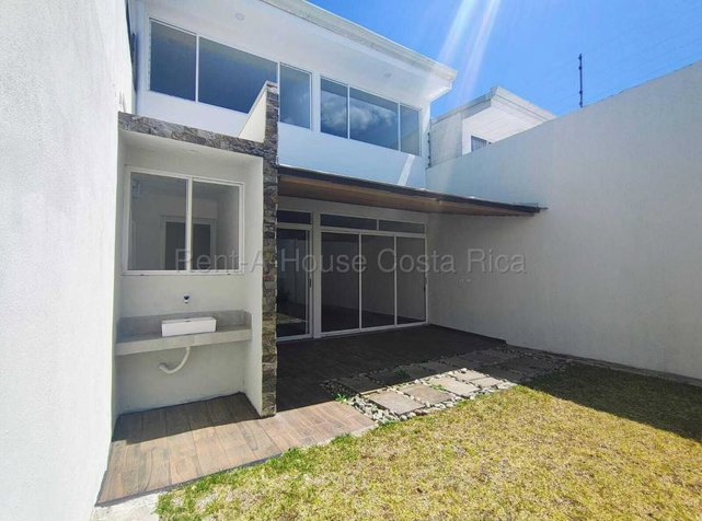 CASA EN VENTA EN SAN RAFAEL DE HEREDIA en San Josecito, San Rafael, Heredia — $315,000 - Foto 3 de 13