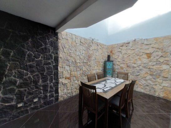 Se vende moderna casa en condominio de Pozos Santa Ana 26-671 in Pozos, Santa Ana, San José — $190,000
