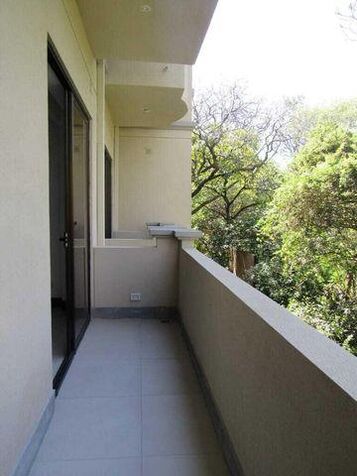 Se alquila moderno apartamento amoblado en Pozos Santa Ana 26-338 en Pozos, Santa Ana, San José — $1,000