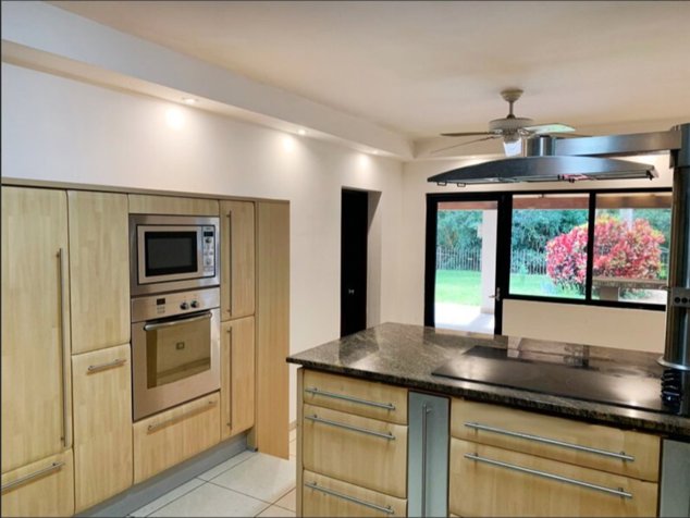 Venta Casa de lujo, Los Laureles  Escazú  y Apartamento en Escazú, San José — $650,000 - Foto 3 de 7