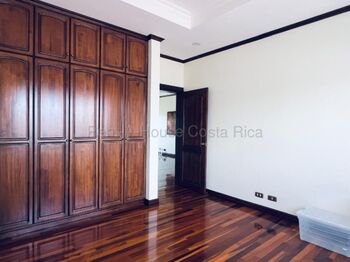 Venta casa lujo amplia con jardín, oficina y jacuzzi $498,000 #26-1825 GS en San Vicente, Santo Domingo, Heredia — $498,000 - Foto 5 de 15