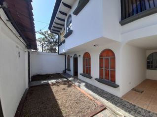 SE VENDE CASA DE USO COMERCIAL, SABANILLA MONTES DE OCA en Sabanilla, Montes De Oca, San José — $215,000 - Foto 5 de 35