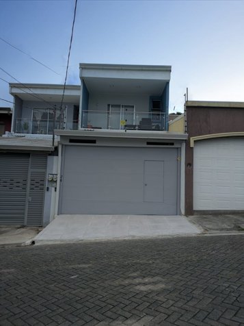 Venta de casa en Vistas de la Hacienda, Tres Ríos (ALQUILADA) en Tres Ríos, La Unión, Cartago — ₡ 100 000 000