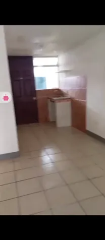 Se alquila casa grande con tres cuartos y un apartamento al lado atrás de la propiedad tipo estudio  en Alajuela — ₡ 480 000