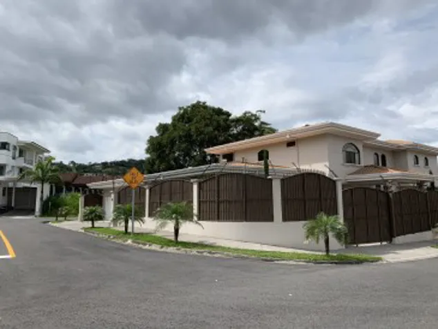 CASA PISTACHO-SOUTH GUACHIPELIN en San Rafael, Escazú, San José — $1,495,000