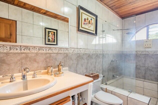 QUINTA EN VENTA EN ALAJUELA in Garita, Alajuela — $1,000,000