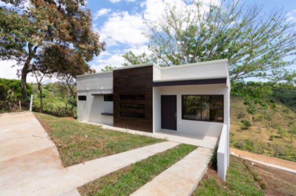 Hermosa y moderna casa en San Jerónimo, Naranjo, Alajuela — ₡ 72 000 000