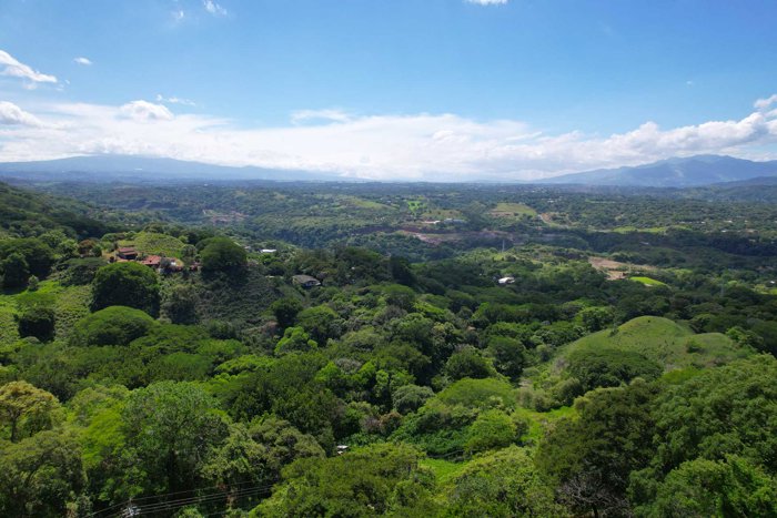 Home With Panoramic Views In Roca Verde Atenas Costa Rica in Jesús, Atenas, Alajuela — $650,000 - Photo 3 of 29