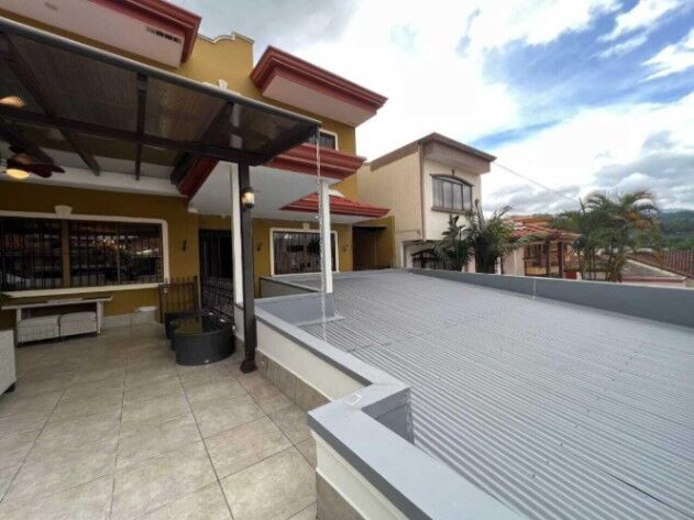 Casa en venta en Lomas de Ayarco #26-892 GS in Sánchez, Curridabat, San José — $385,000