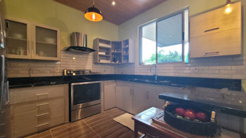 Modern Home With Large Garden – Sarchí, Alajuela en Sarchí Norte, Sarchí, Alajuela — $270,000 - Foto 4 de 18