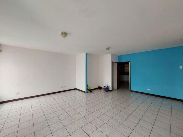 Se vende espaciosa casa con patio en Guadalupe de Goicoechea 26-580 en Guadalupe, Goicoechea, San José — $220,000