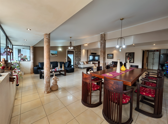 VENTA DE CASA AMPLIA CON 5 APARTAMENTOS – SAN RAMÓN, LA UNIÓN in San Ramón, La Unión, Cartago — $480,000