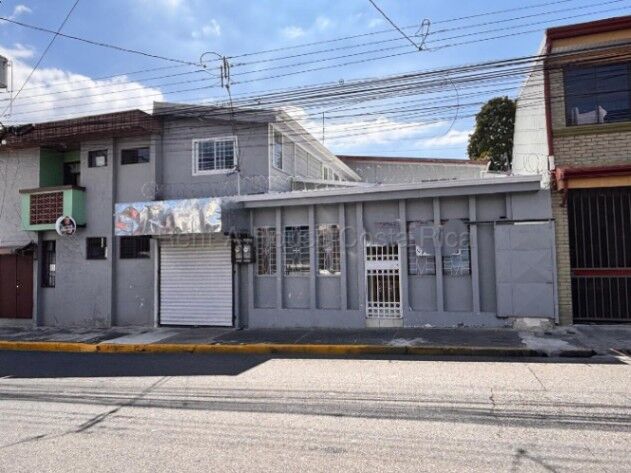 Edificio con 4 unidades y local comercial generando ingresos #26-1672 GS in Heredia — $319,150