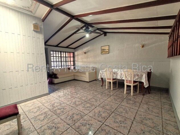 VENTA CASA ESQUINERA + LOCAL COMERCIAL GRAVILIAS DESAMPARADOS en Gravilias, Desamparados, San José — ₡ 75 000 000