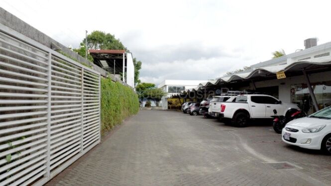 Venta de Centro Comercial en La Guácima de Alajuela. RAH 26-2206 OPORTUNIDAD DE INVERSIÓN en Alajuela — $1,700,000