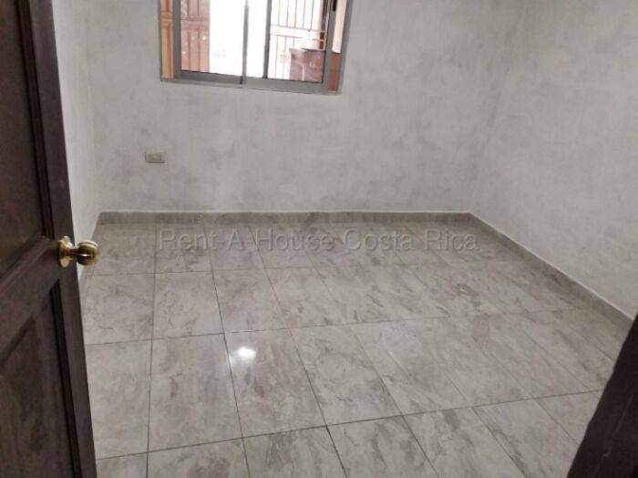 Casa con apartaestudio y apartamento independiente ideal para inversión #26-1755 GS en San Rafael Abajo, Desamparados, San José — $145,000
