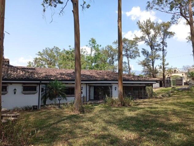 Alquiler de casa con uso de suelo mixto en Lindora Santa Ana en Pozos, Santa Ana, San José — $5,500