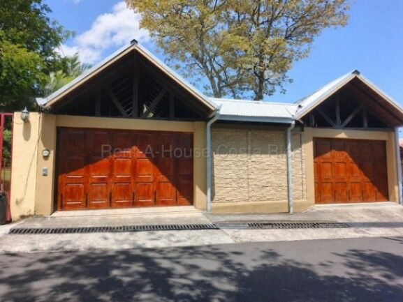 Venta de Casa en Santa Ana-Uruca. RAH 26-1971 in Uruca, Santa Ana, San José — ₡ 140 000 000