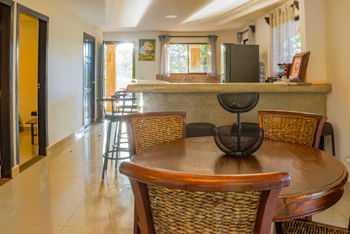 For rent 6 bedrooms Home, 10 minutes from Playa Avellanas in Tamarindo, Santa Cruz, Guanacaste — $2,500 - Photo 3 of 25