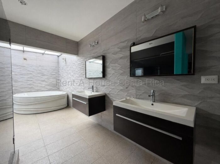 Se vende casa en Puriscal, San José #26-1877 en Mercedes Sur, Puriscal, San José — $375,000