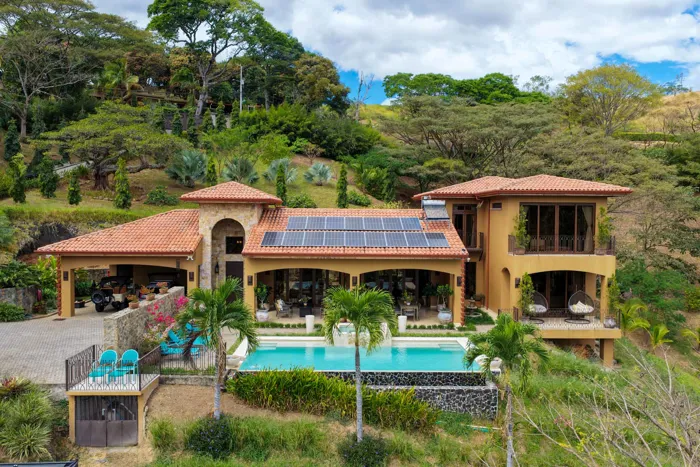 Propiedad de lujo estilo toscano con piscina infinita y vista - Atenas en Atenas, Alajuela — $1,750,000