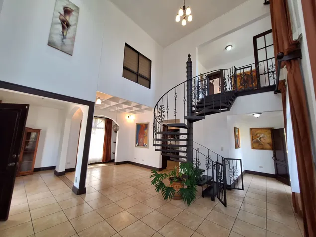 Casa Independiente en Santa Barbara de Heredia cercanías Barva en Santa Bárbara, Heredia — ₡ 228 000 000 - Foto 3 de 28