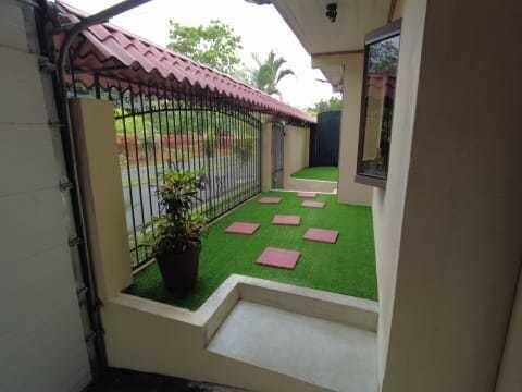 Se vende espaciosa casa con patio en Alajuela Centro 23-1444 in Alajuela — ₡ 142 000 000 - Photo 3 of 22