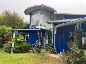 RAH ofrece en Venta  Esta hermosa casa de diseño artístico y original OFC       original  en San Francisco, Goicoechea, San José — $250,000