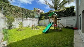 Se vende moderna casa con patio en San Rafael Escazú 26-97 en San Rafael, Escazú, San José — $389,000 - Foto 5 de 22