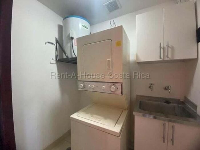 Alquiler de Apartamento Amueblado en Santa Ana-Centro. RAH 26-1680 in Santa Ana, San José — $900