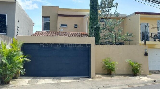 Venta casa amplia y con zona verde en Rio Segundo Alajuela in Río Segundo, Alajuela — ₡ 135 000 000