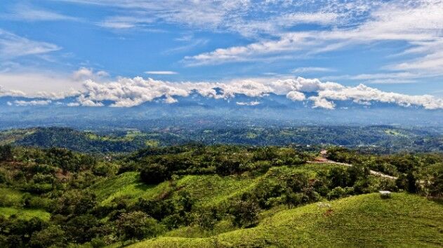 SE VENDE CASA CON VISTAS PANORAMICAS Y ACABADOS MODERNOS EN CONCEPCION en Daniel Flores, Pérez Zeledón, San José — $230,000