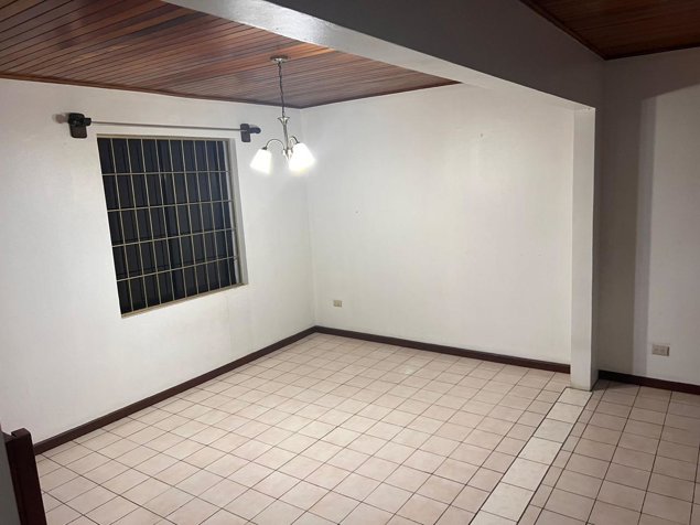 Residencia de dos plantas en venta | Corazón de Jesús, Ciudad Quesada en Quesada, San Carlos, Alajuela — ₡ 100 000 000 - Foto 3 de 11