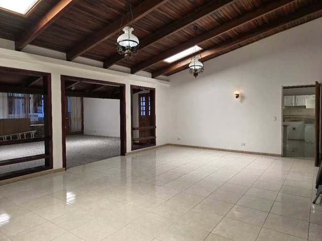 VENTA CASA CON APARTAMENTO  EN CEDROS, MONTES DE OCA (JK) en Sabanilla, Montes De Oca, San José — $300,000