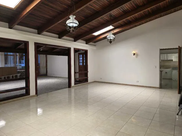 VENTA CASA CON APARTAMENTO  EN CEDROS, MONTES DE OCA (JK) en Sabanilla, Montes De Oca, San José — $300,000