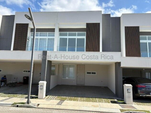 Alquiler de casa moderna tipo dúplex con amenidades premium #26-1891 GS in San Antonio, Escazú, San José — $2,200
