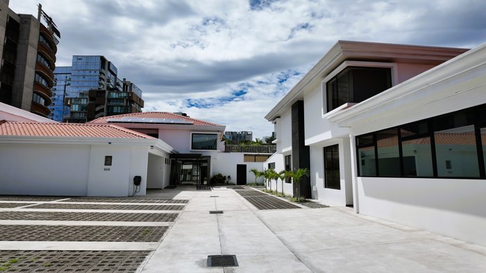 Edificio corporativo en venta – Rohrmoser in Pavas, San José — $16,000
