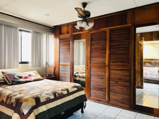 Venta de amplia casa + apartamento en Heredia. RAH 26-1044 en Mercedes, Heredia — $349,000 - Foto 3 de 16