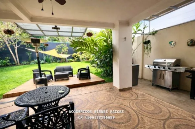 Escazú casa en alquiler con jardín $2.800 en Escazú, San José — $2,800